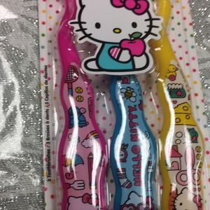 NWOT children’s toothbrush 3pc set. Hello Kitty.